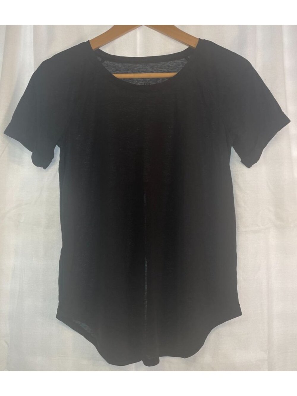 TF7017- Lululemon Women’s Short Sleeve Tee Black  Size XS- Excellent Condition